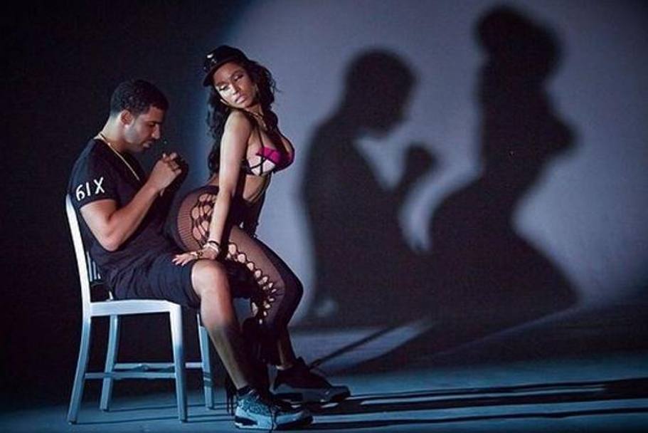  Non solo super sexy, ma anche ironica Nicki Minaj, che con  un tweet  fa sapere che le sneakers indossate   da Drake nel video sono delle inedite Jumpman 23. Beh, indubbiamente il particolare sarebbe sfuggito. (foto da Instagram)